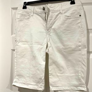 Bermuda White Shorts